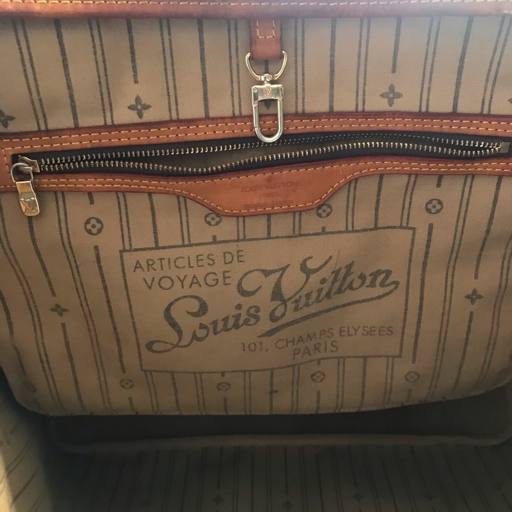Authentic Louis Vuitton never full Shoulder bag